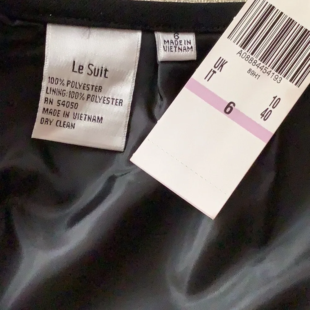 Le Suit Black Skirt NWT - Picture 3 of 3